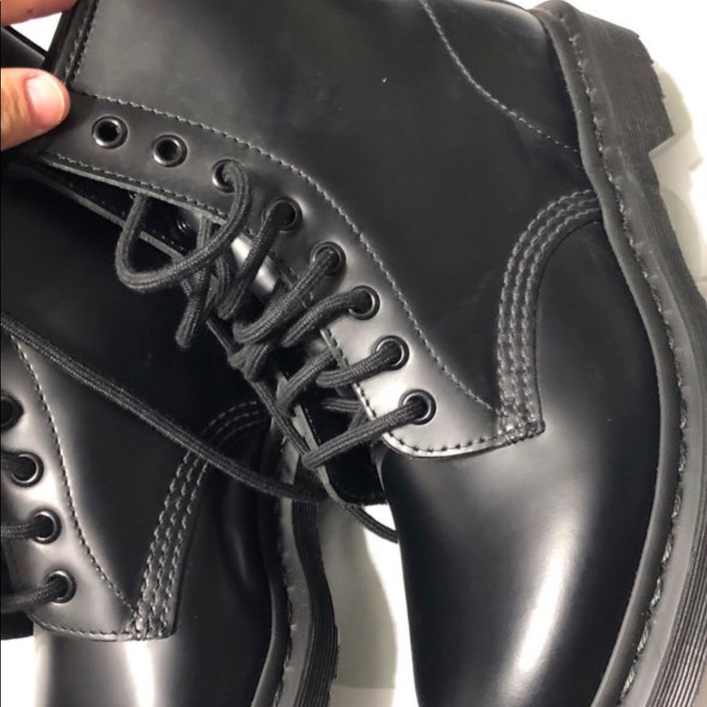 DR MARTEN UNISEX 1460 8 TIE LACEUP